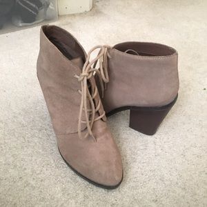 Steve Madden taupe lace up booties